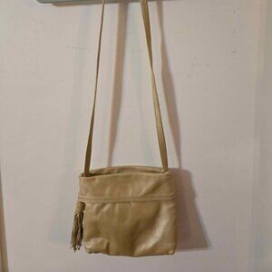 ✨️Vintage✨️ 1980s Gold Metallic Atalla Handbag with Tassle